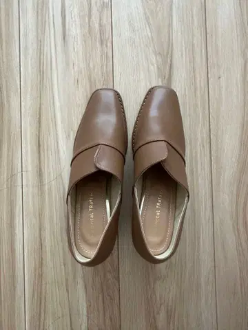 [ 미사용 새상품 ] 브라운 크로스 디자인 로퍼