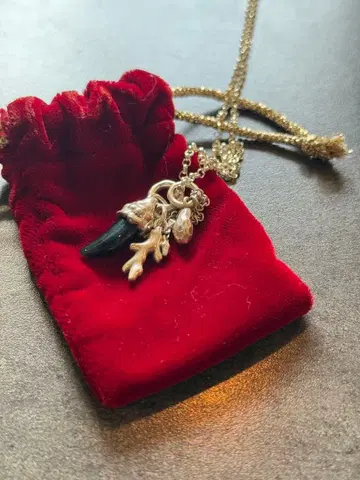 블러디 메리 크리스마스 한정판 목걸이