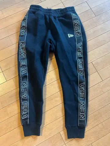 NEW ERA 조거 팬츠 블랙