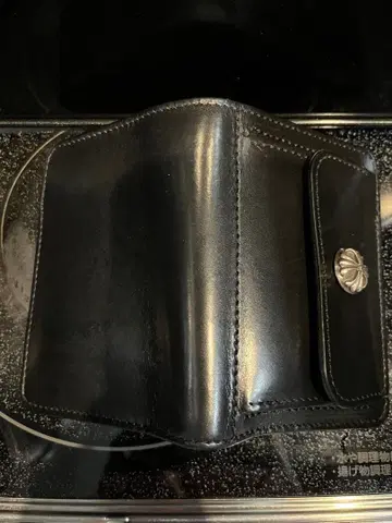 가죽 소재 접이식 지갑 블랙