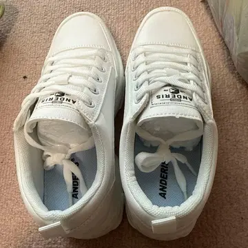 ANDERIS 화이트 통굽 스니커즈