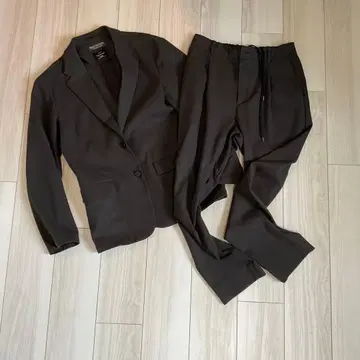 다크 그레이 비즈니스 정장 셋업