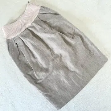 캐샤렐 턱 디테일 타이트 스커트 울/마 혼방 베이지 계열 폴란드제 S