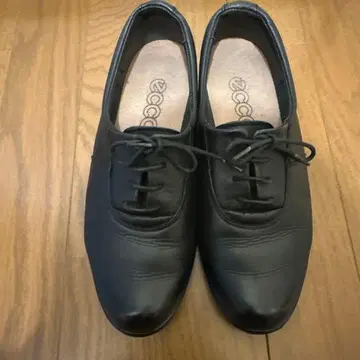 ECCO 블랙 레이스업 슈즈