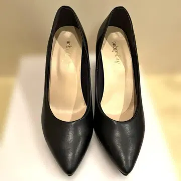 [ Angeique ] 블랙 펌프스