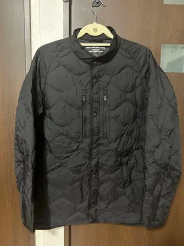 [ 새상품급 ] 유니클로 화이트 마운티니어링 하이브리드 다운 자켓