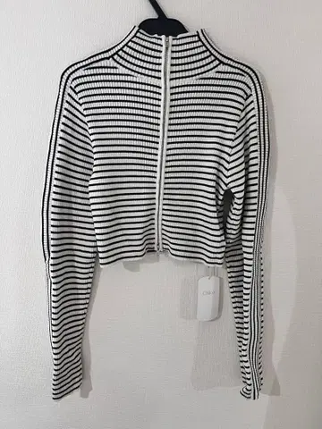 스트라이프 크롭 긴팔 상의 chico