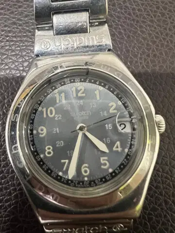 Swatch 쿼츠 손목시계 블랙