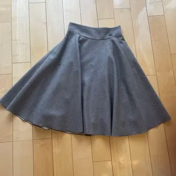 FOXEY 부티크 라인 플레어 스커트