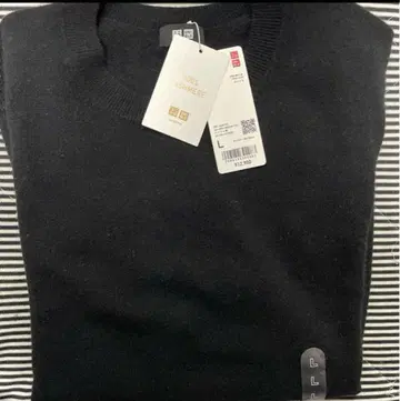 미사용 새상품 UNIQLO 캐시미어 쿨넥 스웨터 블랙