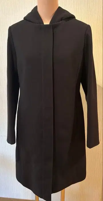 블랙 후드 부착 롱 코트