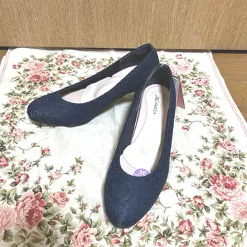 네이비 꽃무늬 자수 중간 힐 펌프스