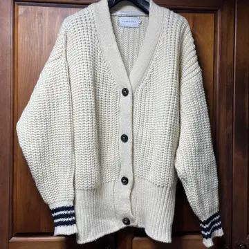 PEREGRINE 아이보리 니트 가디건