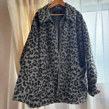 JEANASIS 집 샤기 레오파드 미들 코트