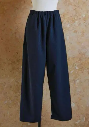 MEER. 메아 MAT SATIN RELAX PANTS