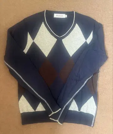 아가일 패턴 V넥 코튼 캐시미어 스웨터