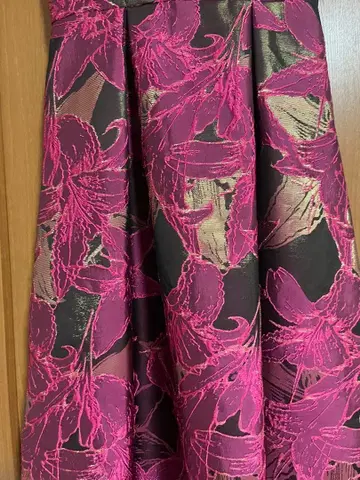 플레어 스커트 핑크와 블랙 꽃무늬