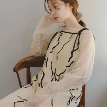 Kastane 웨이브 패턴 파이핑 원피스