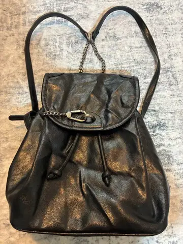 ZARA 블랙 가죽풍 복조리형 백팩