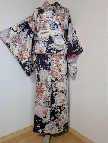 흐트러지지 않는 멋진 니부시키 기모노