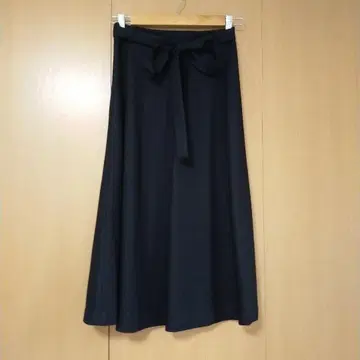 Theory 리본 블랙 울 랩 스커트