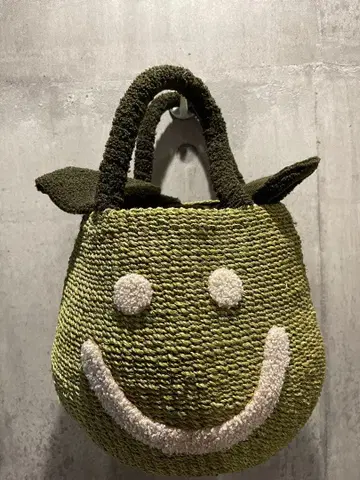 스마일 디자인 바스켓백 올리브 그린