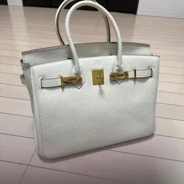 화이트 가죽 토트백 골드 금장 장식