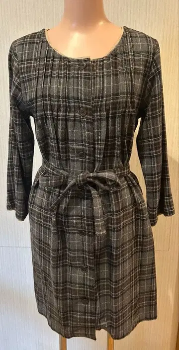 그레이 계열 체크 긴팔 무릎 기장 원피스