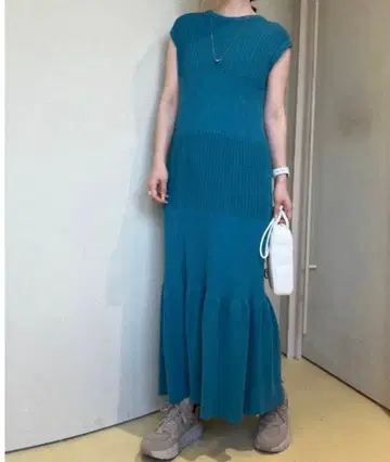 emmi atelier/ 리브 절개 니트 원피스