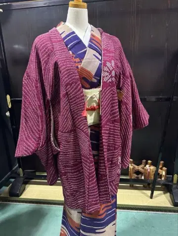 적자색 꽃 무늬 쥐어짜기 겉옷 기장 79 화장 64