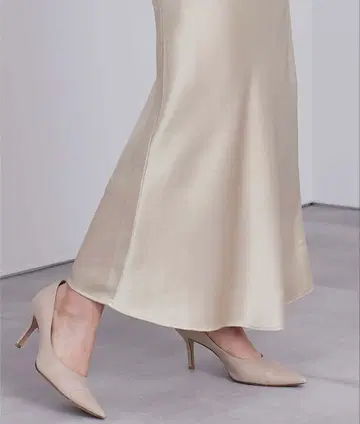 [ 새상품 택 포함 ] ur's 새틴 머메이드 맥시 스커트