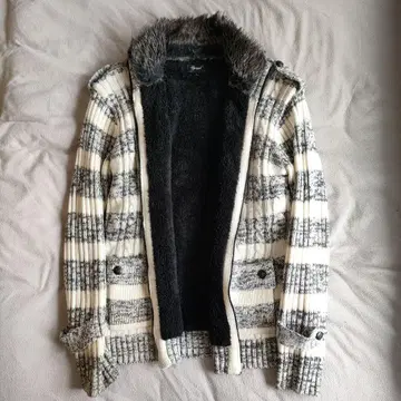 케이블 니트 점퍼 화이트 그레이