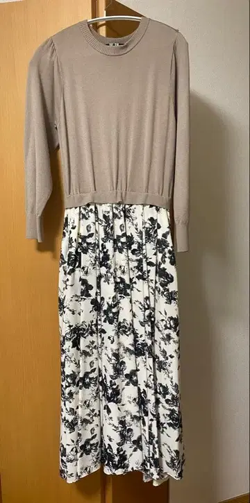 밴야드 스톰 퍼프 슬리브 니트 콤비 원피스 도킹 원피스