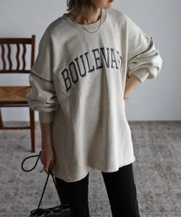 [ 완판템 ] 봉쥬르 사간 빅 자수 로고 맨투맨