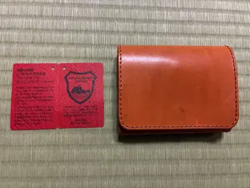 도치기 가죽 컴팩트 지갑 이단 접이 카멜