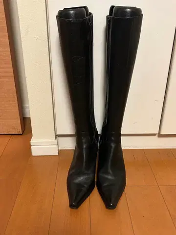 블랙 가죽 롱 부츠 중간 굽