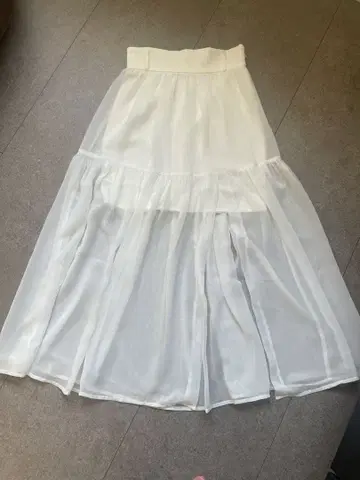 RESEXXY 화이트 플레어 스커트