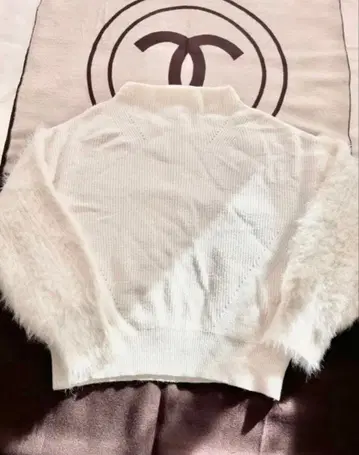 [ 새상품급 ] 보송보송 매끈매끈 화이트 니트 프리 사이즈