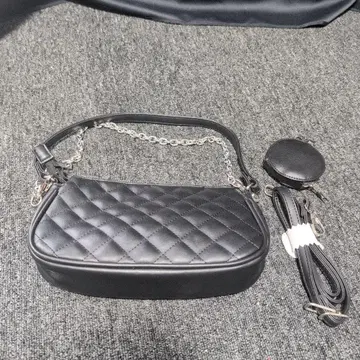 블랙 퀼팅 핸드백
