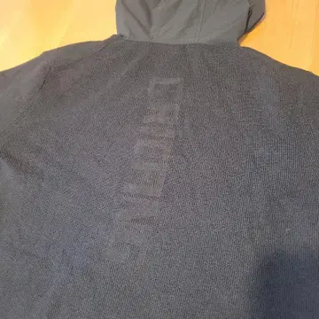 따뜻하고 멋스러운 안감 부착 니트 블루종 브리핑