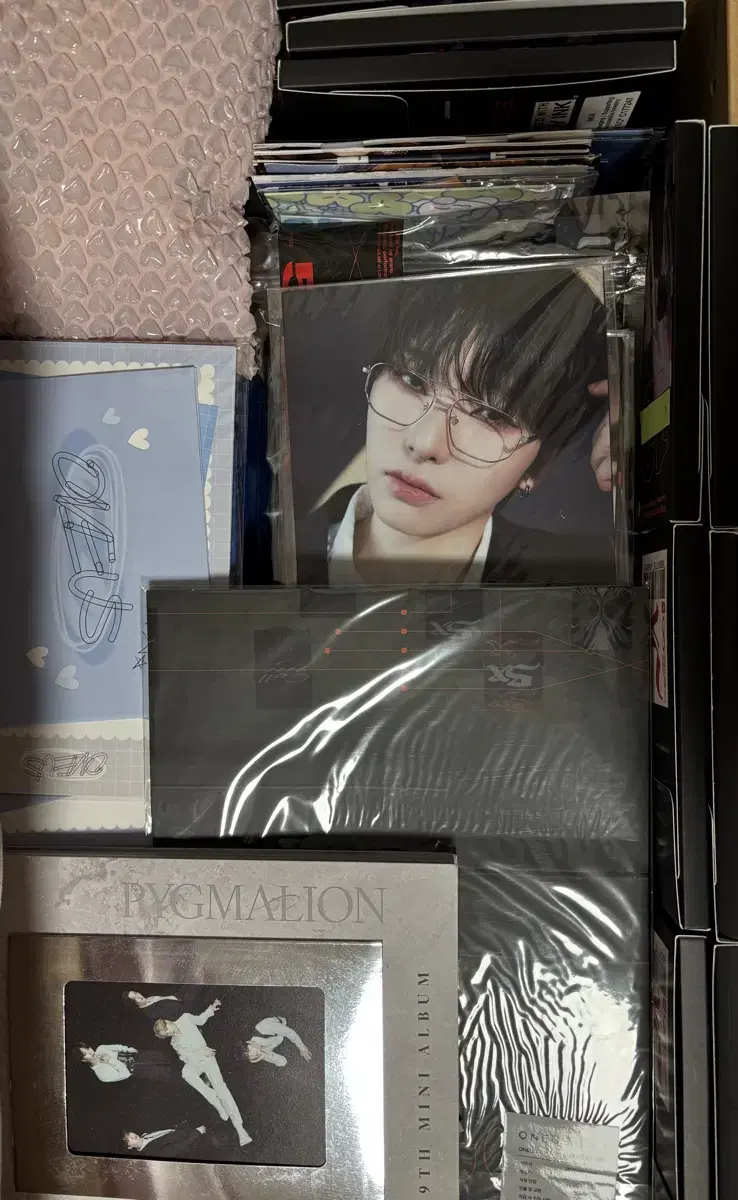 Oneus merchandise random box