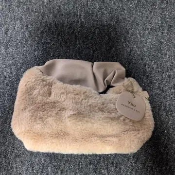 You 베이지 쿠션 백