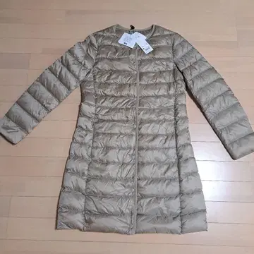 ULTRA LIGHT DOWN 베이지 M 사이즈 다운 컴팩트 코트