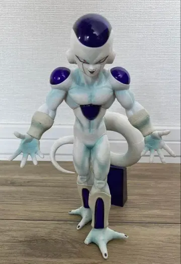 드래곤볼 프리저 피규어