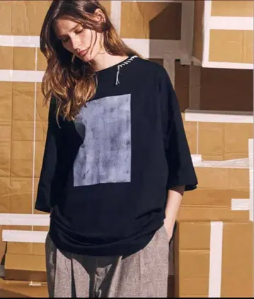 가격표 택 포함 MAISON SPECIAL 블랙 T셔츠