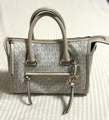 마이클코어스 MK 시그니처 2WAY 핸드백 카리네 사첼
