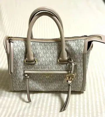 마이클코어스 MK 시그니처 2WAY 핸드백 카리네 사첼