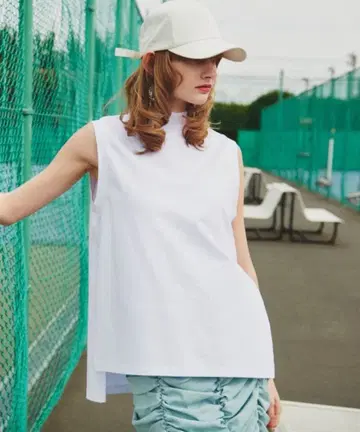 사이드 슬릿 하이넥 상의