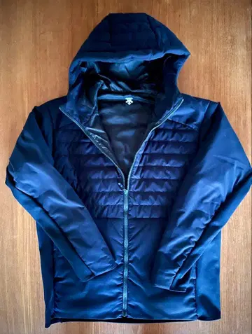 데상트 남성용 네이비 후드 부착 패딩 자켓 사이즈 M