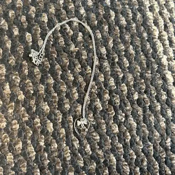 실버 하트형 리본 목걸이